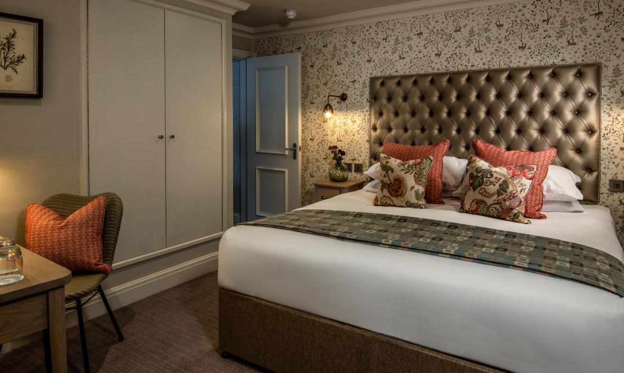 Hotel The Millstone, Mellor Blackburn  Esterno foto A bedroom at The Swan