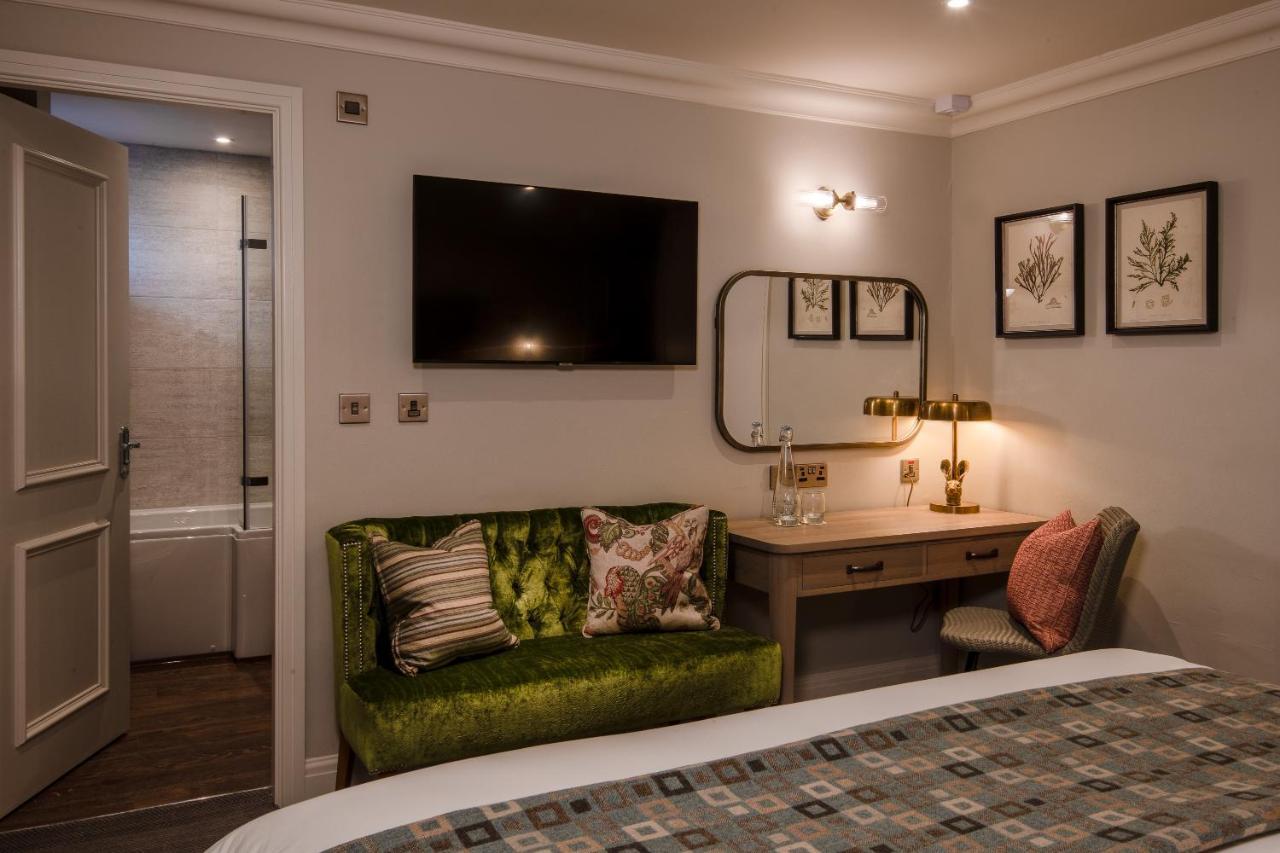 Hotel The Millstone, Mellor Blackburn  Esterno foto A room at The Swan