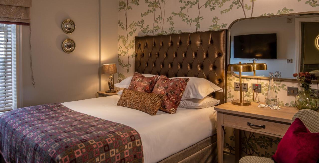 Hotel The Millstone, Mellor Blackburn  Esterno foto A bedroom at The Swan