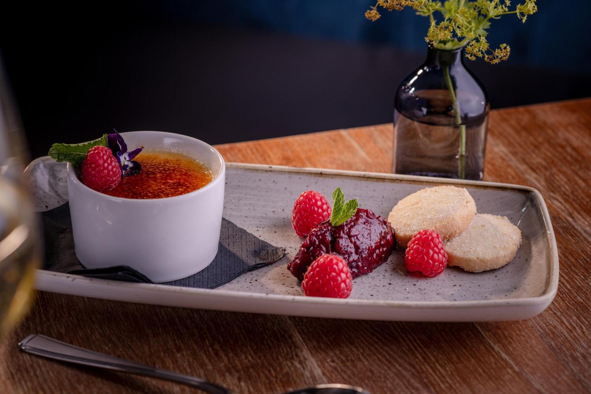Hotel The Millstone, Mellor Blackburn  Esterno foto Crème brûlée with raspberries