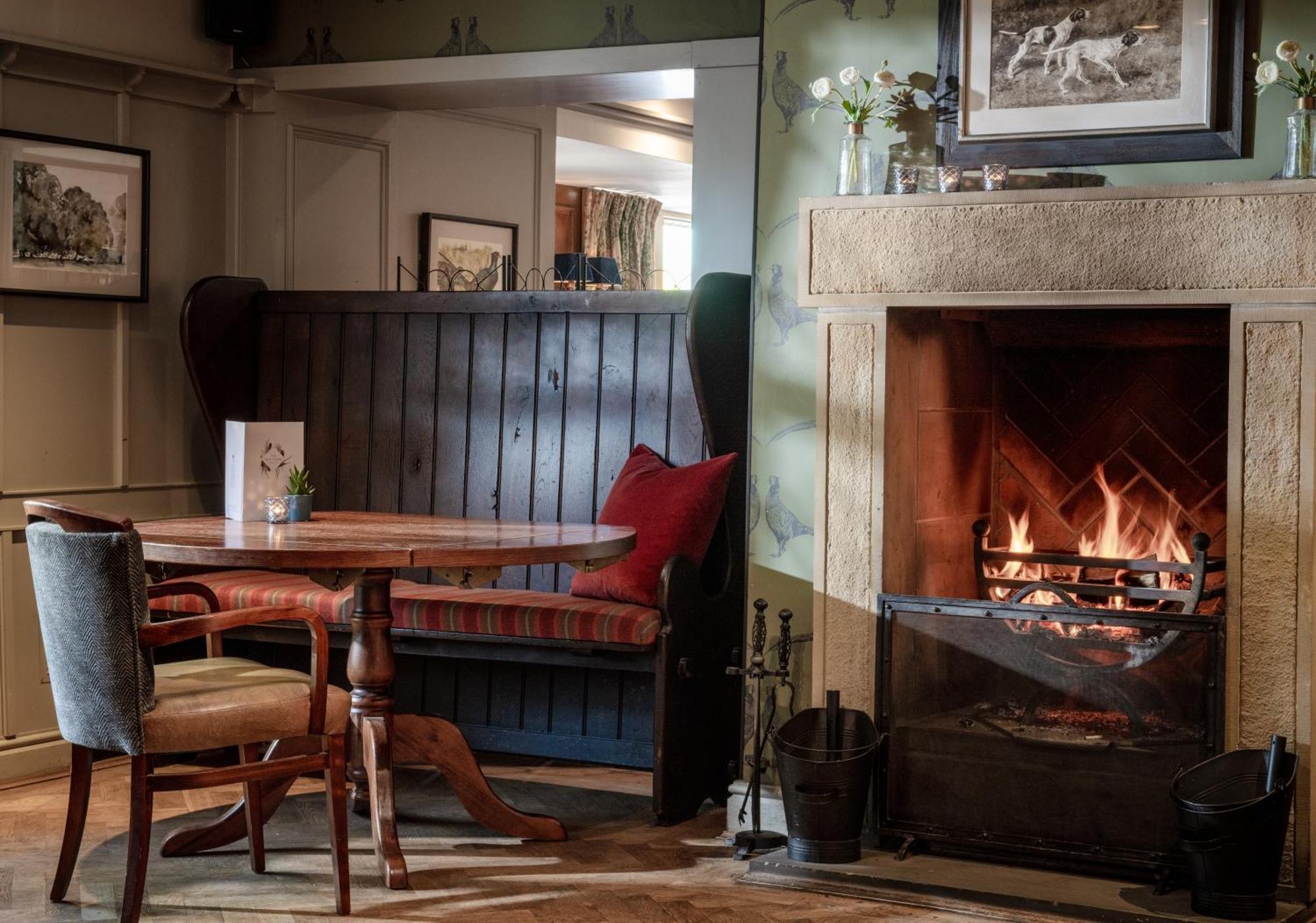 Hotel The Millstone, Mellor Blackburn  Esterno foto The interior of the pub
