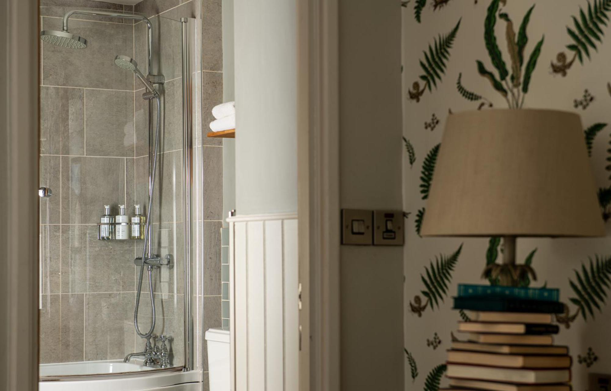 Hotel The Millstone, Mellor Blackburn  Esterno foto A shower enclosure