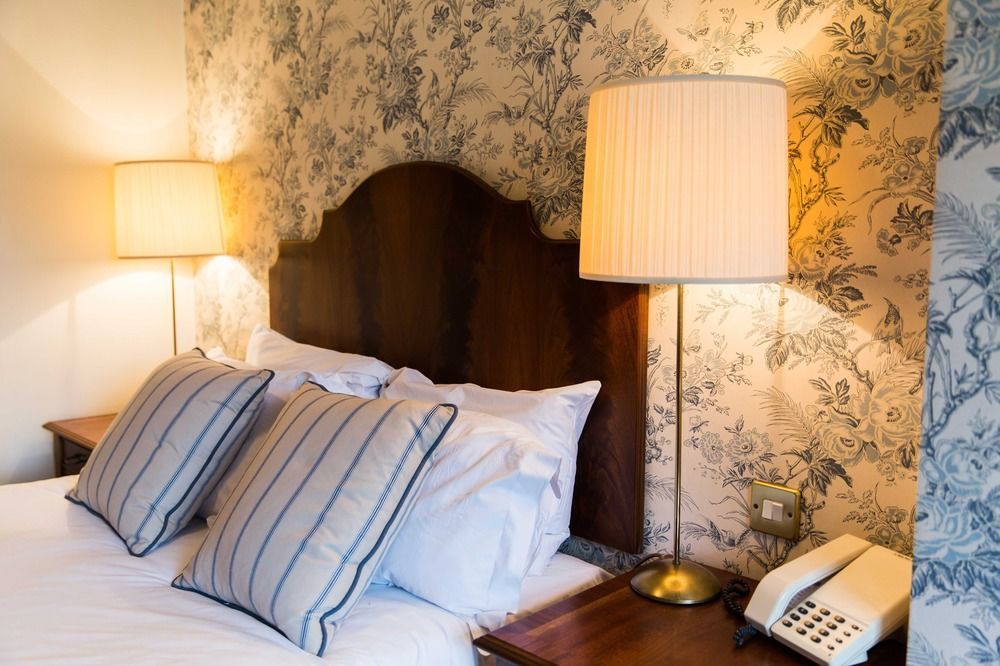 Hotel The Millstone, Mellor Blackburn  Esterno foto A bedroom at the hotel