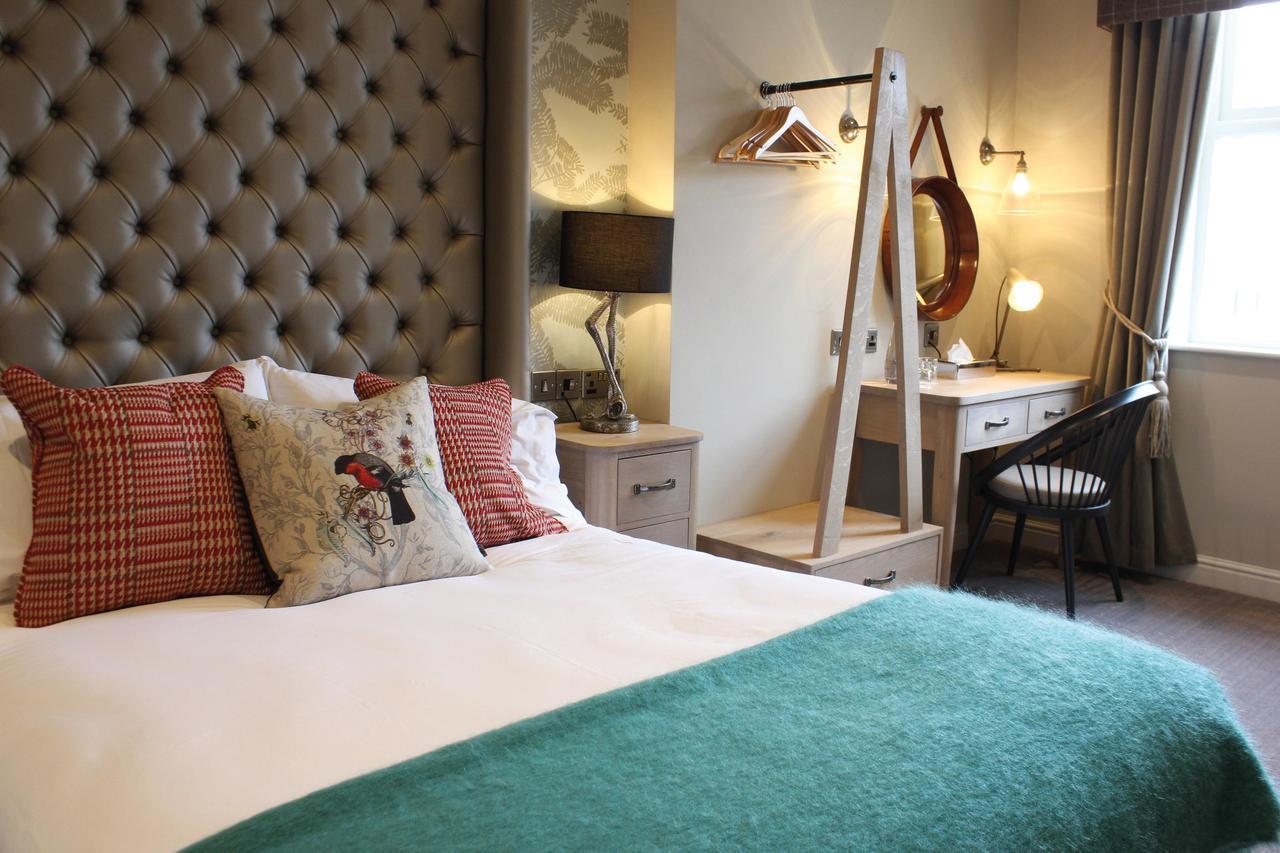 Hotel The Millstone, Mellor Blackburn  Esterno foto A bedroom at The Old Bank Hotel