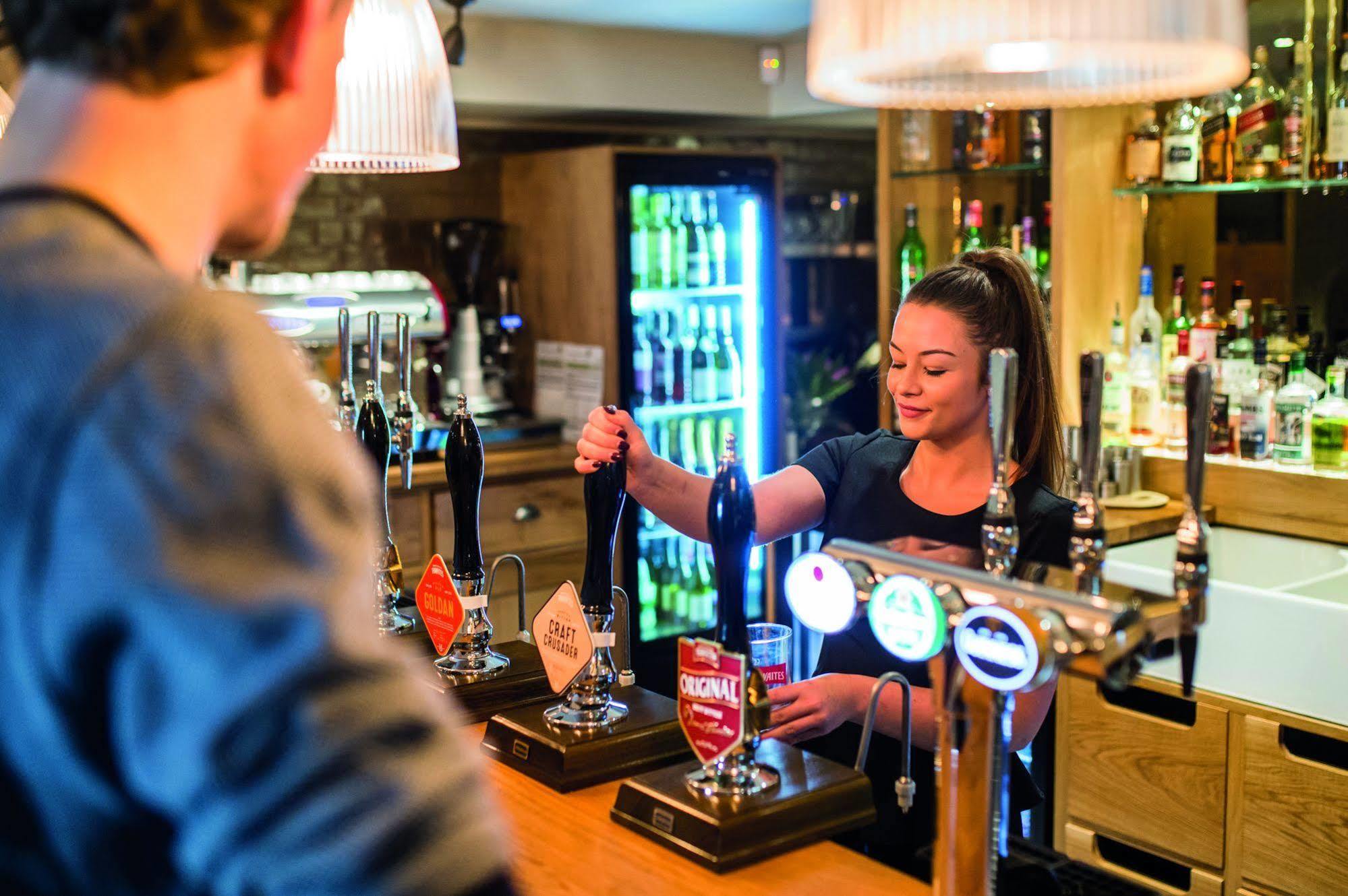 Hotel The Millstone, Mellor Blackburn  Esterno foto A barmaid serving a customer