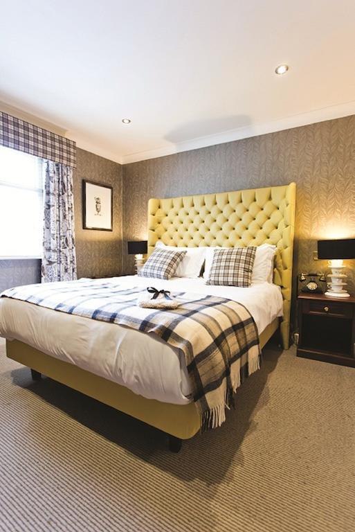 Hotel The Millstone, Mellor Blackburn  Esterno foto A bedroom at the hotel